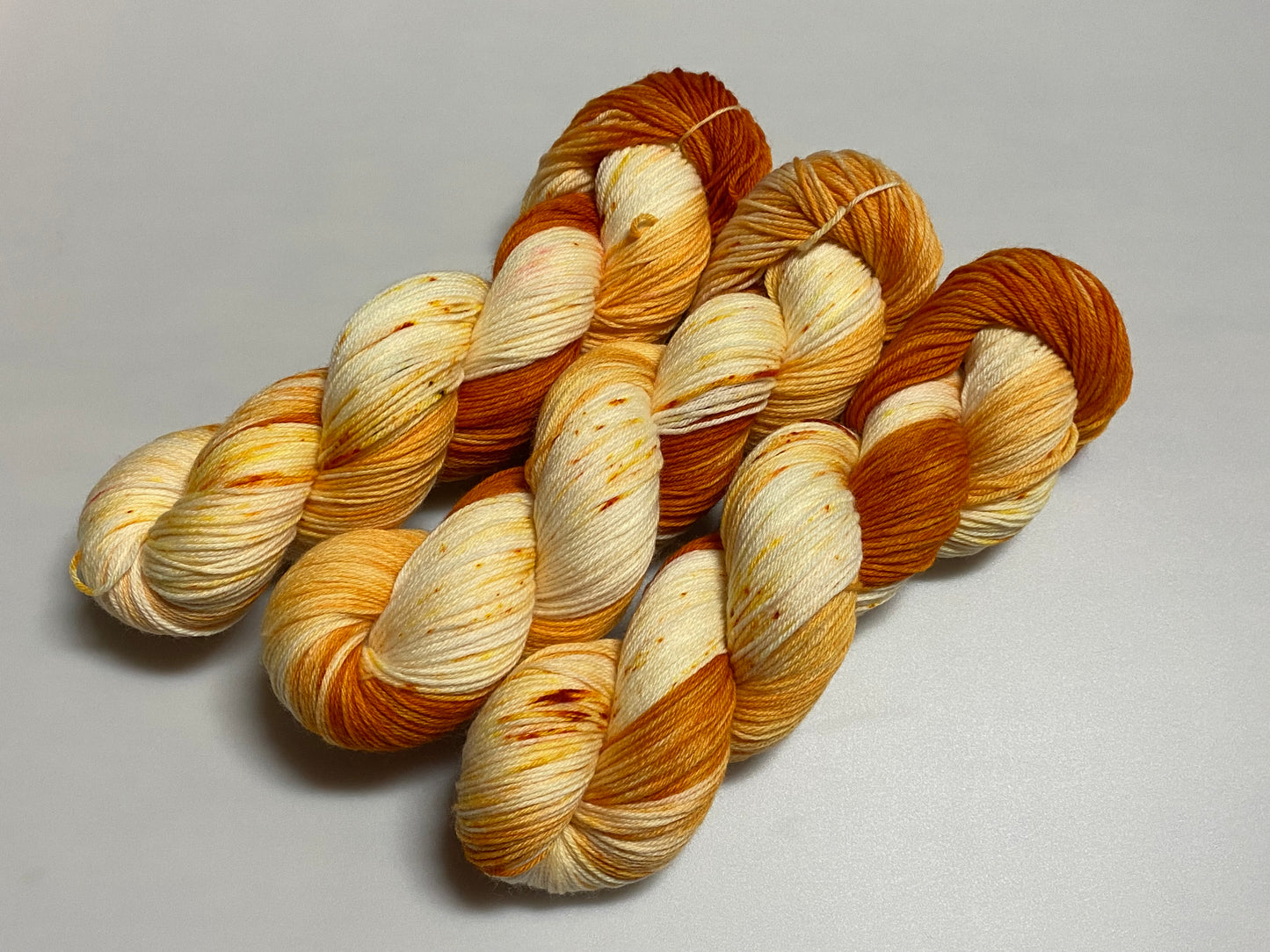 Basicsocks handgefärbte Sockenwolle