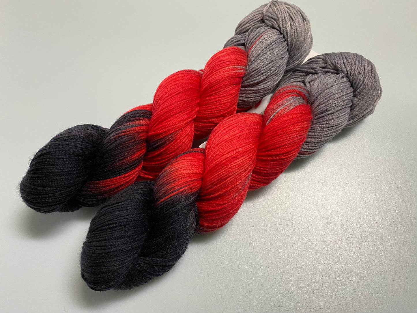 Basicsocks handgefärbte Sockenwolle
