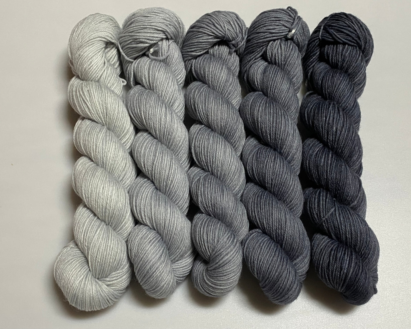 Fine Merino Socks 4-fach handgefärbt ca. 50g